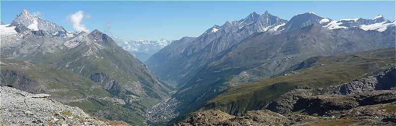 Vue de la valle de Zermatt vers le Nord