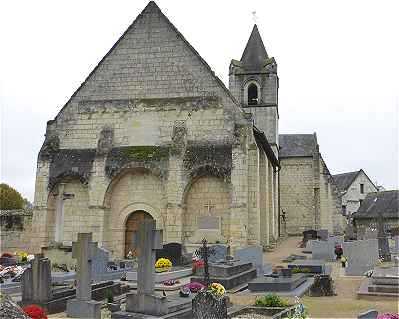 Façade de l'église Saint Aubin de Trèves