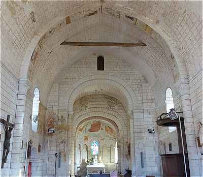 Nef, choeur et abside de l'église de Paulnay