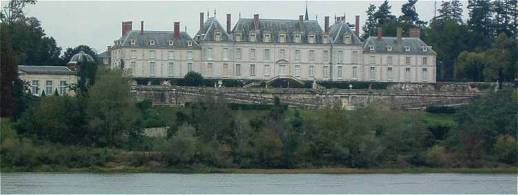 Chateau de Ménars au dessus de la Loire