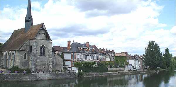 La ville de Sens au bord de l'Yonne