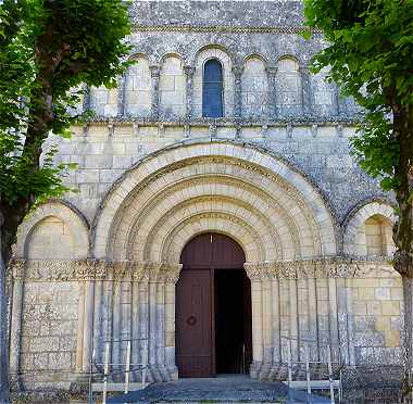 Portail de l'église Saint Eutrope de Biron