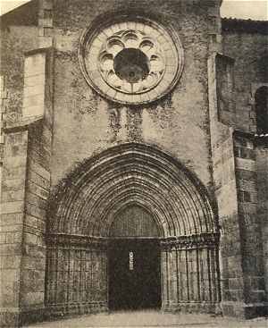 Portail Sud de l'église Saint Martial de Brigueuil