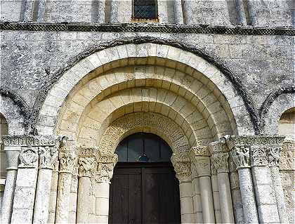 Portail de l'église Saint Martial de Dirac