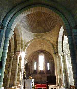 Transept, coupole et choeur de l'église Saint Cybard de Magnac sur Touvre
