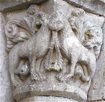 Chapiteau sculpt de l'glise Saint Hilaire de Mouthiers sur Boeme