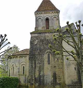 Chevet et clocher de l'église de Saint Laurent à Plassac