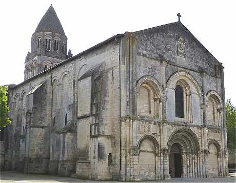 Façade de l'Abbaye aux Dames de Saintes