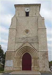 Façade et clocher de l'église Saint Maurice de Salles d'Angles
