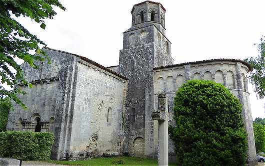 Eglise Saint Pierre de Thaims