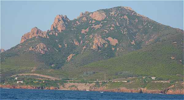 Panorama sur le Pic du Cap Roux