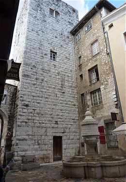 Chateau de Vence et Fontaine de la place du Peyra