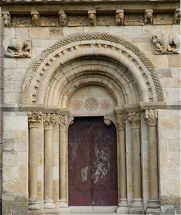 Portail de l'église Saint Martin d'Artaiz