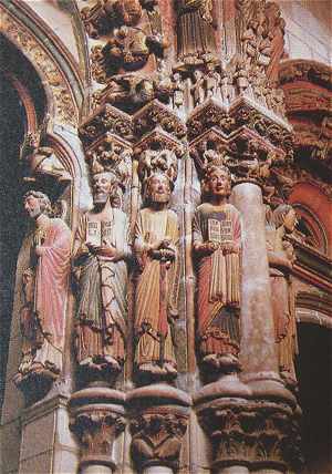 Statues du Portail du Paradis de la cathédrale San Martin d'Ourense