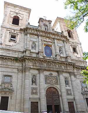Façade de l'église San Ildefonso à Tolède