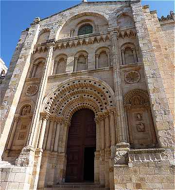 Façade Sud de la cathédrale San Salvador de Zamora