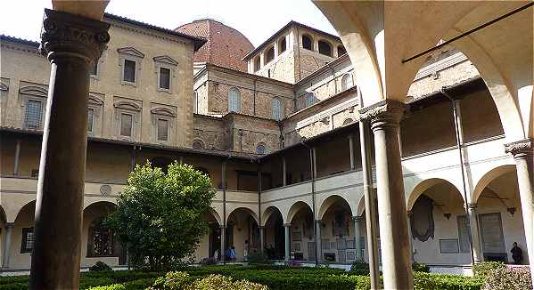 Florence: Cloître de la Basilique San Lorenzo