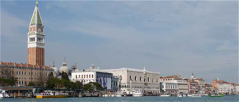 Venise: Le Campanile, le Palais des Doges et la Riva degli Schiavoni