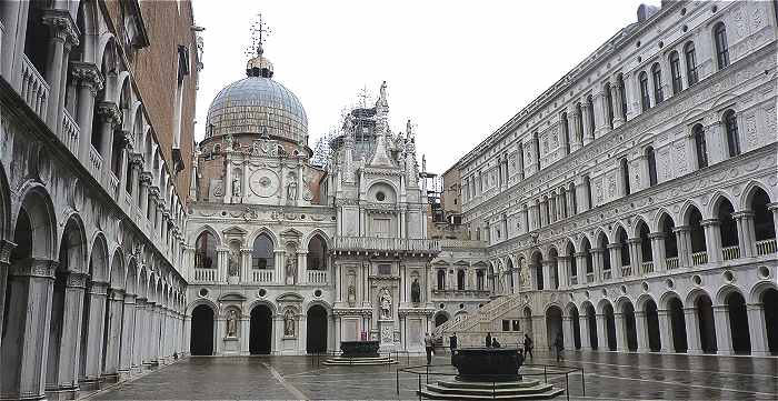 Venise: Cour intérieure du Palais des Doges