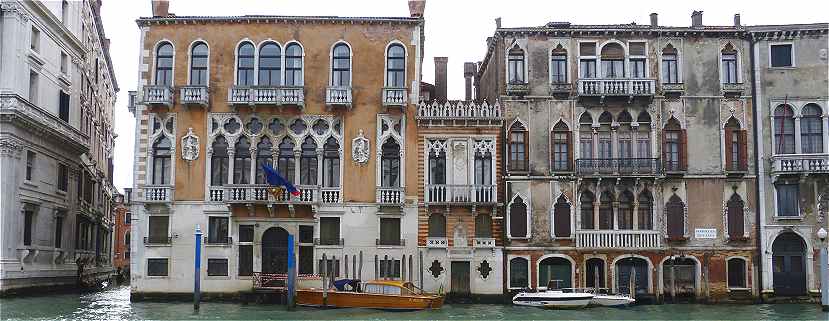 Venise: le Palazzo Corner Contarini dei Cavalli et le Palazzo Tron sur le Grand Canal