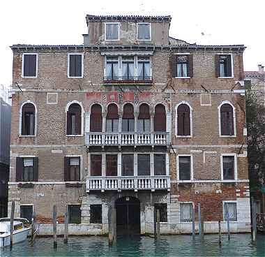 Venise: le Palazzo Dona sur le Grand Canal(zone de San Silvestro)