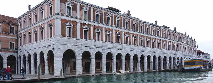 Venise: La Fabbriche Nuove le long du Grand Canal