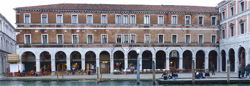 Venise: La Fabbriche Vecchio le long du Grand Canal