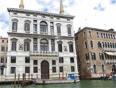 Venise: le Palazzo Papadopoli sur le Grand Canal(zone de San Silvestro)