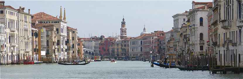 Venise: vue du Grand Canal après le Pont du Rialto (zone de San Silvestro)