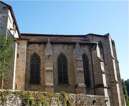 Vue extérieure de la partie Gothique de l'église Saint Etienne d'Eymoutiers