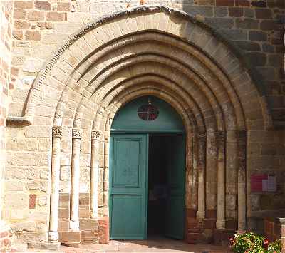 Portail de l'église Saint Vincent de Meyssac