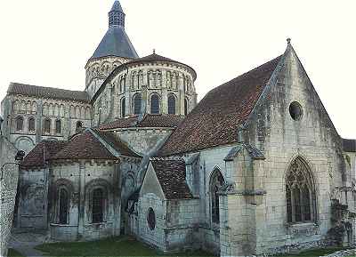 Chevet de l'glise Sainte Croix de La Charit sur Loire