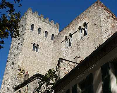 Tour du Palais Duèze (ou Jean XXII) à Cahors