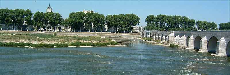 Beaugency, le pont et la Loire