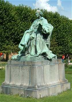 Statue de Buffon au Jardin des Plantes