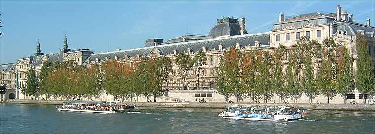 Le Louvre le long de la Seine