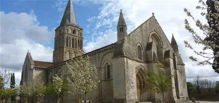 L'église Romane d'Aulnay en Saintonge