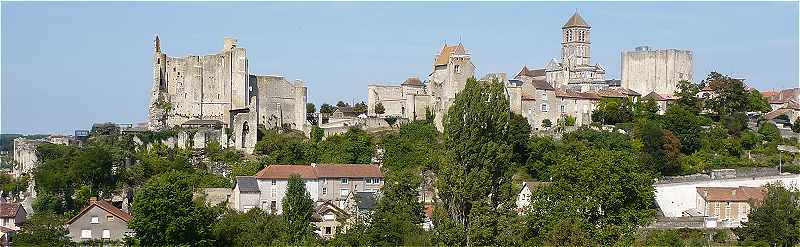 Le chateau-fort de Chauvigny dans le Poitou
