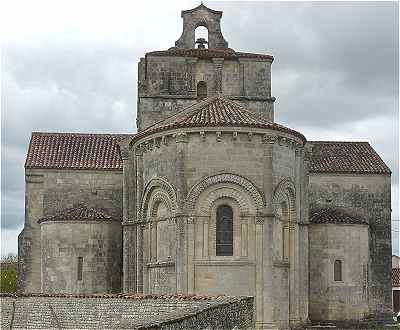 Chevet de l'église Saint Pierre de Marestay à Matha