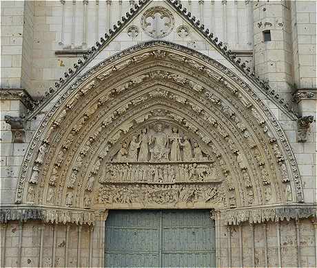 Portail central de la cathdrale Saint Pierre de Poitiers