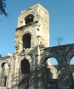 Le Thtre d'Arles: la Tour Roland