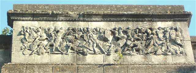 Relief de l'attique suprieur de l'Arc de Triomphe d'Orange