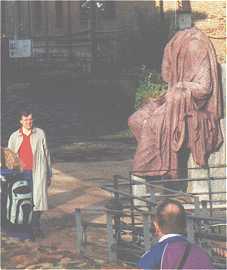 Statue d'Hadrien à Césarée, en porphyre rouge