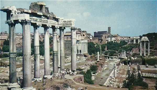 Vue sur le Forum prs du Capitole