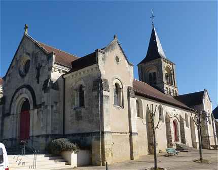 Côté Sud de l'église Saint Martin d'Abilly