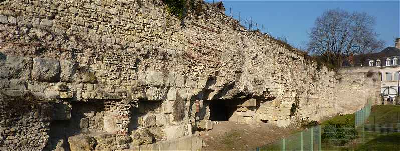 Enceinte Gallo-Romaine de Tours: partie Sud, au centre la brèche crée par les Normands en 903