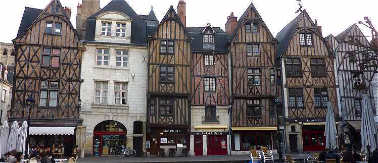 Vieilles maisons sur la Place Plumereau
