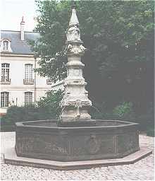 Fontaine de l'Hotel de Beaune-Semblancay