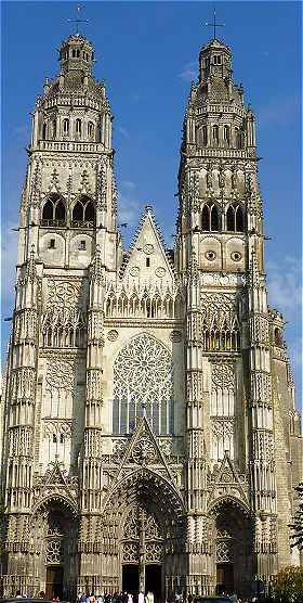 Façade de la Cathédrale Saint Gatien