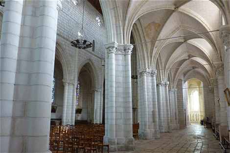 Intérieur de l'église Notre-Dame La Blanche (Saint Eusice) de Selles sur Cher